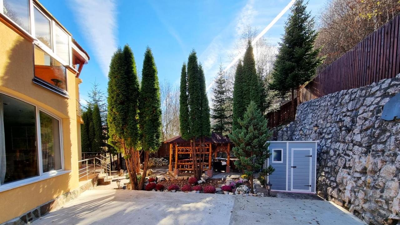Marble Villa: Luxury Estate - Central But Intimate Синая Экстерьер фото